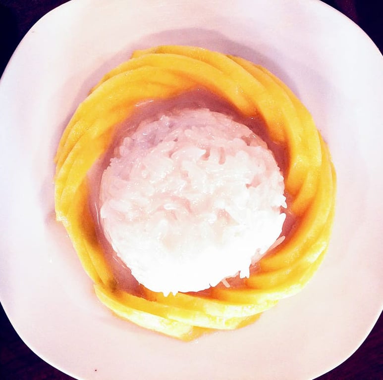 Mango with Sticky Rice Image