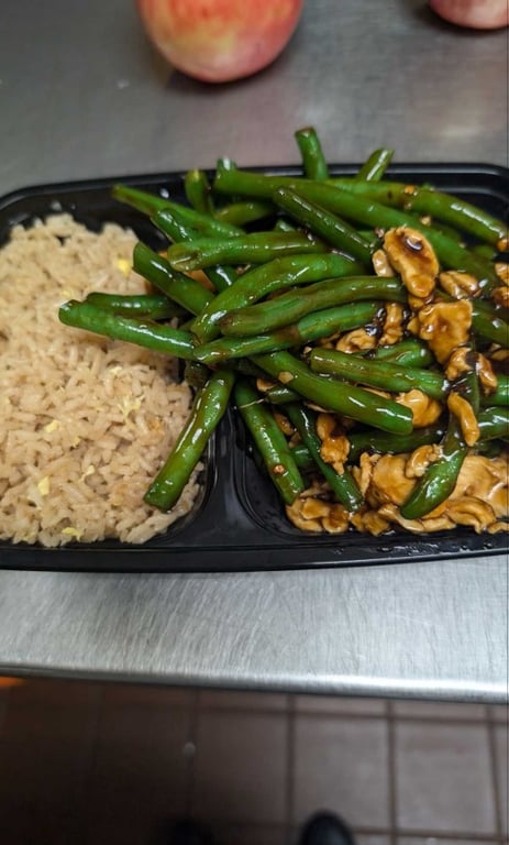 23. Szechuan String Bean with Chicken 四川青豆鸡肉