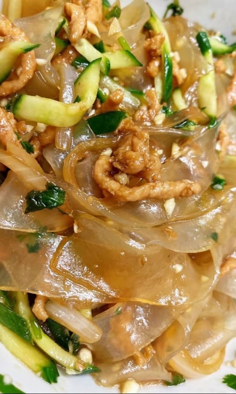 7. Sauteed Pork with Tossed Mung Noodle 炒肉拉皮