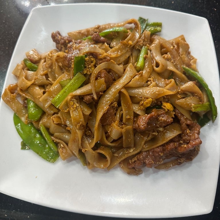 128. Beef Chow Ho Fun