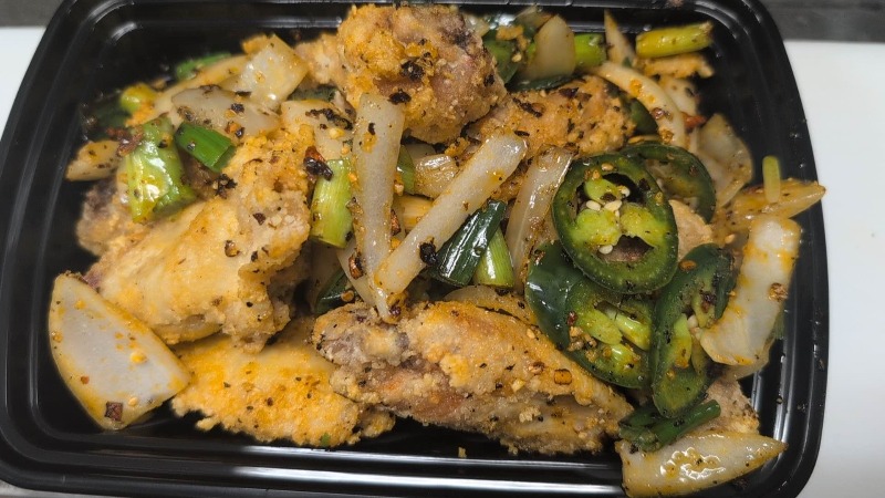 Salt & Pepper Wing (8)