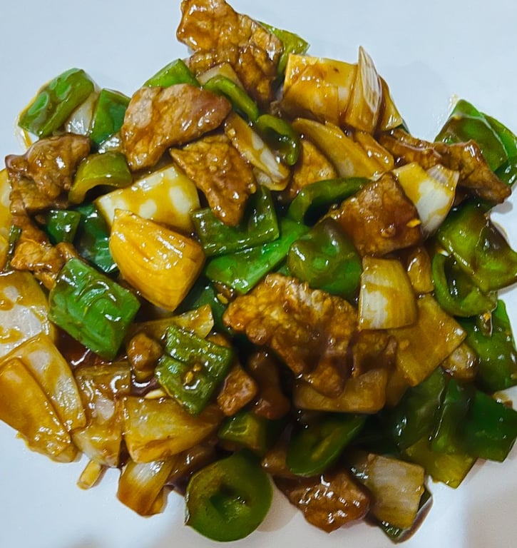 L16. Green Pepper Beef Steak 青椒牛