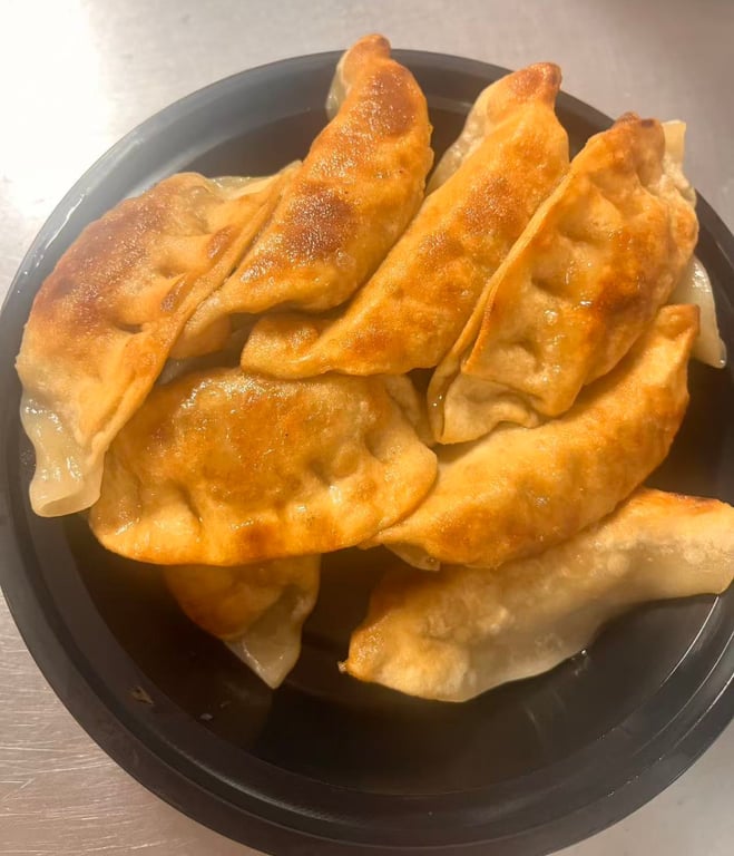 A-4. 前饺 Pan Fried Pork Dumplings (8 pcs)