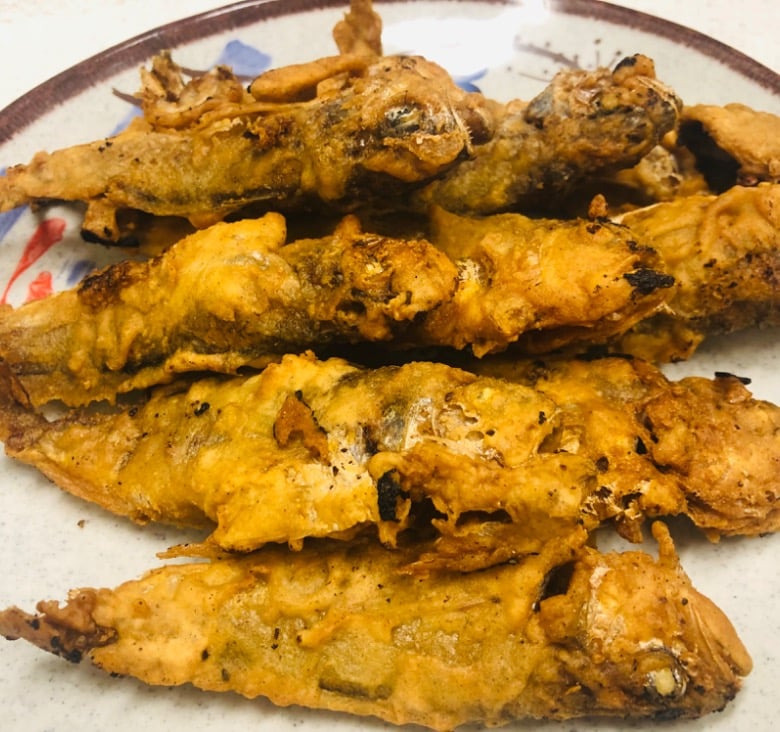Dry-Fried small croaker w.bone炸小黄花鱼