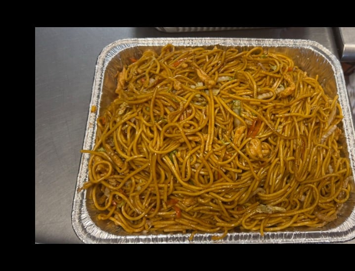 1. Chicken Lo Mein Party Tray 鸡捞面派对盘