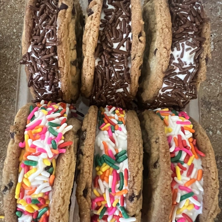 Chocolate Chip Cookie Sandwiches (6 pack Vanilla)