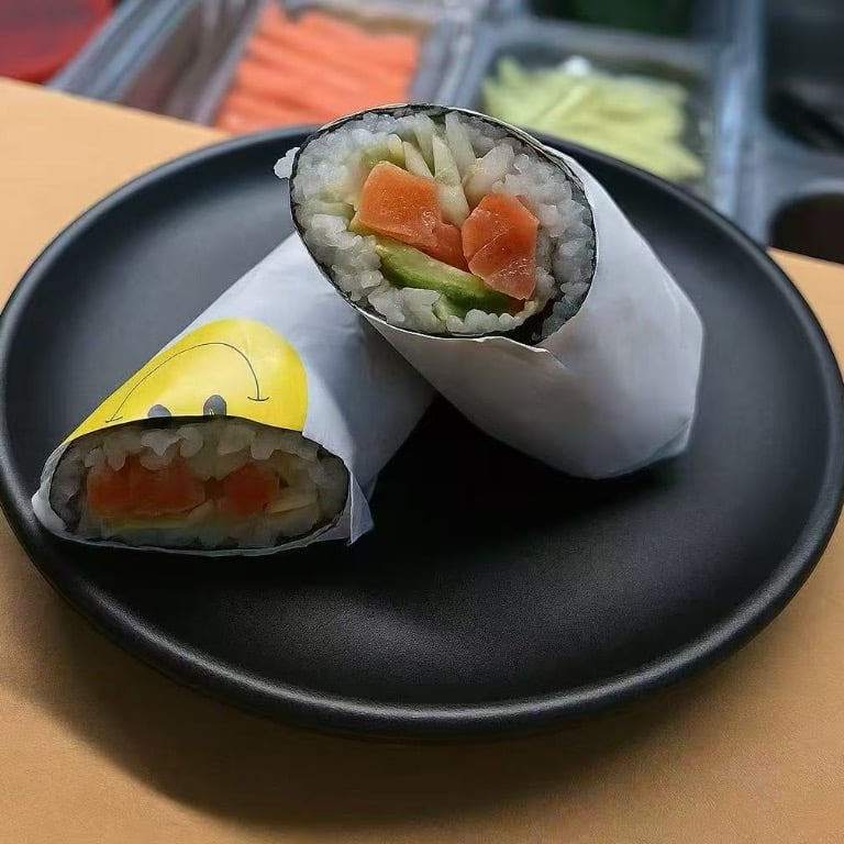 Salmon Buritto 三文鱼大卷
