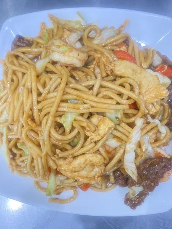 P6. House Chow Mein