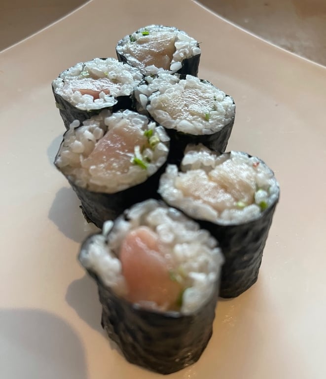 Yellowtail & Scallion Roll