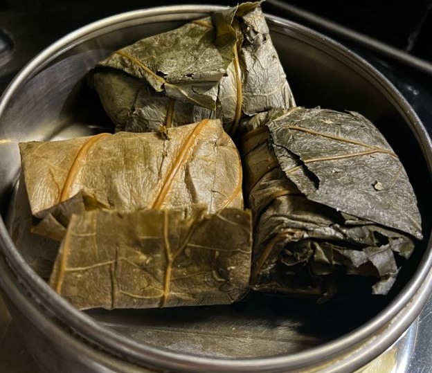 S28. Lotus Leaf Wrapped Stick Rice 荷香糯米饭