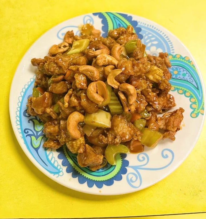 81. Chicken w. Cashew Nuts