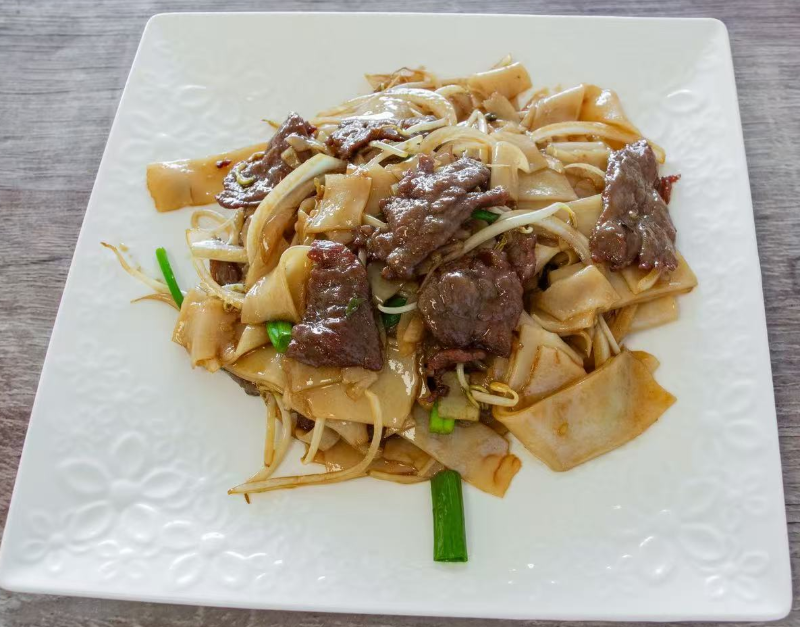 77. Beef Chow Fun