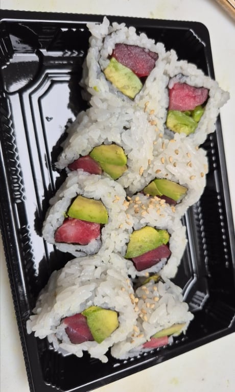 Tuna Avocado Roll (8 pcs)