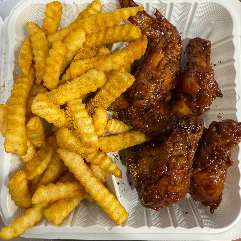 鸡翅跟薯条 Wings and French Fries