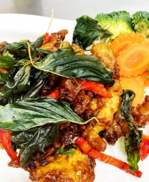 E12. Crispy Basil Duck