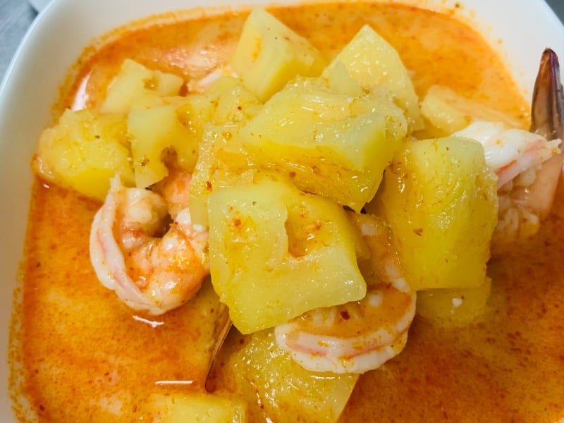 Shrimp Pineapple Curry (แกงคั่วสับปะรดกุ้ง)