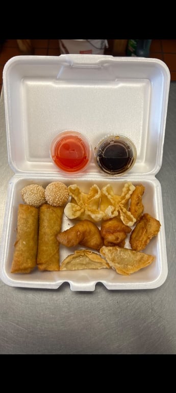 AA1. Great Wall Appetizers Combo (12) 小吃拼盘