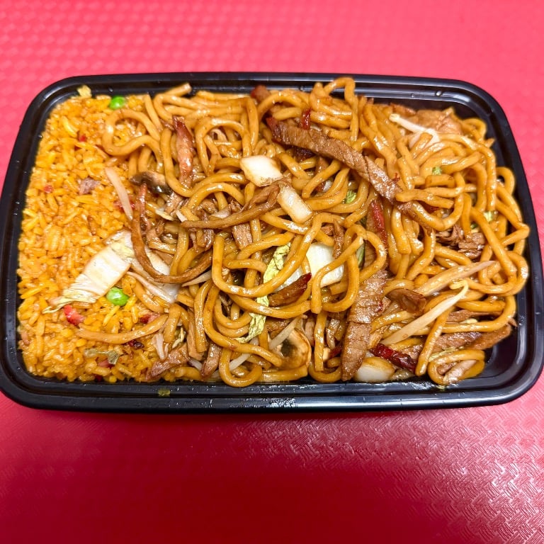 C6. Roast Pork Lo Mein 叉烧捞面