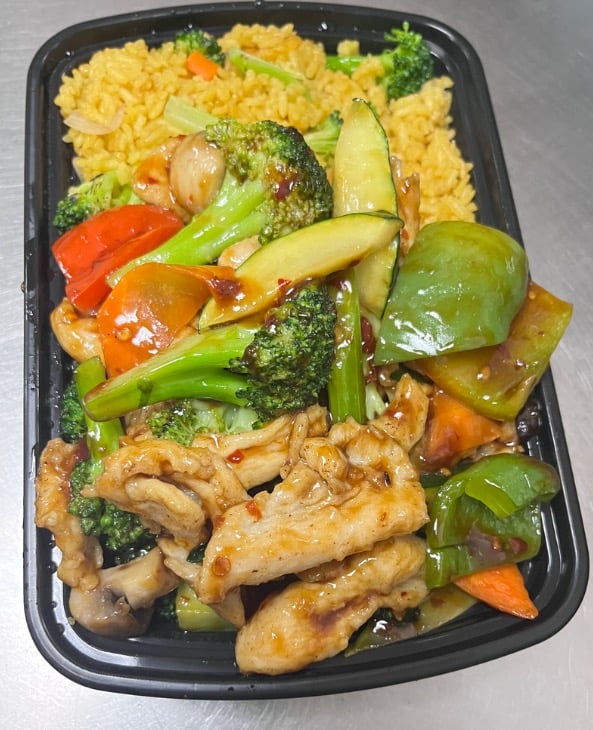 C30. Chicken w. Garlic Sauce