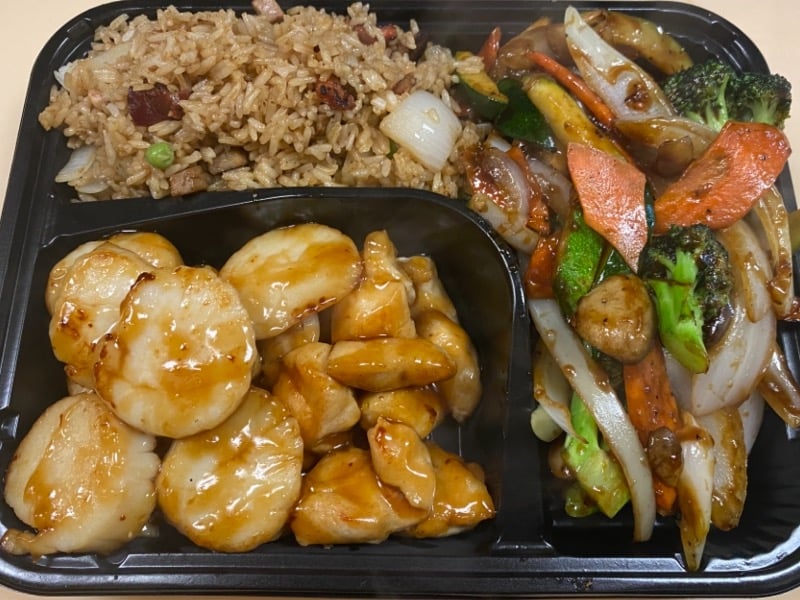 9. 铁板鸡干贝 Chicken & Scallop Hibachi