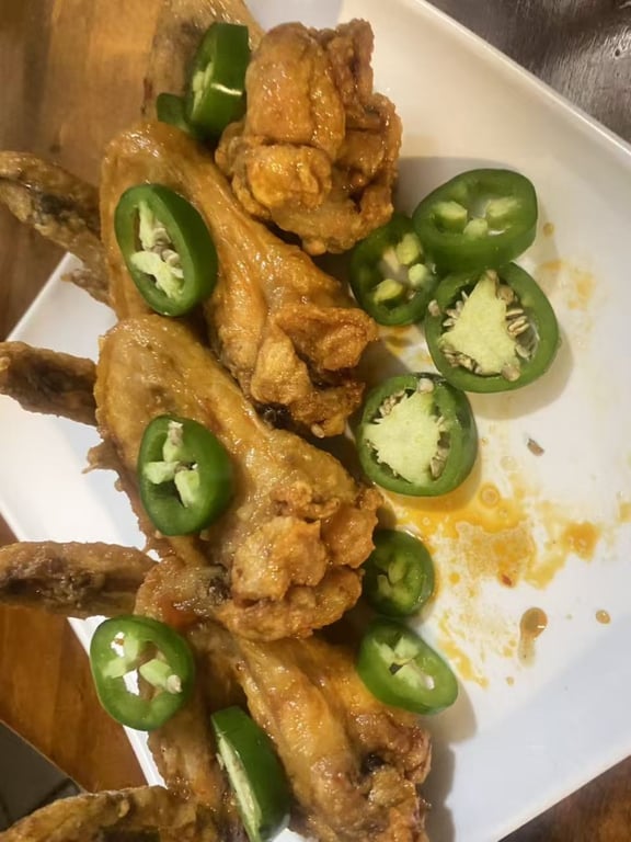 H8. Fried Chicken Wings w/ Jalapeños (4 pcs)