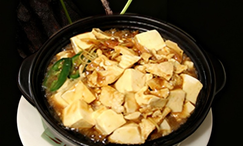 Salted Fish w. Chicken & Tofu in Clay Pot