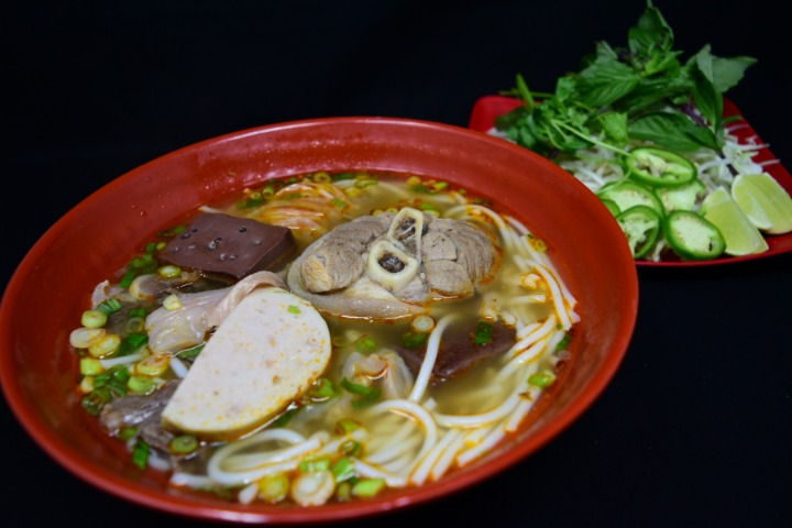 30 Bun Bo Hue / Spicy Hue Style Noodle Soup