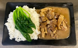 R28. 枝竹羊肉饭 Lamb Stew with Fermented Bean Curd