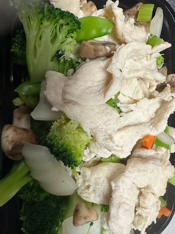 D4. 蒸芥兰白鸡 Steamed White Meat Chicken w. Broccoli