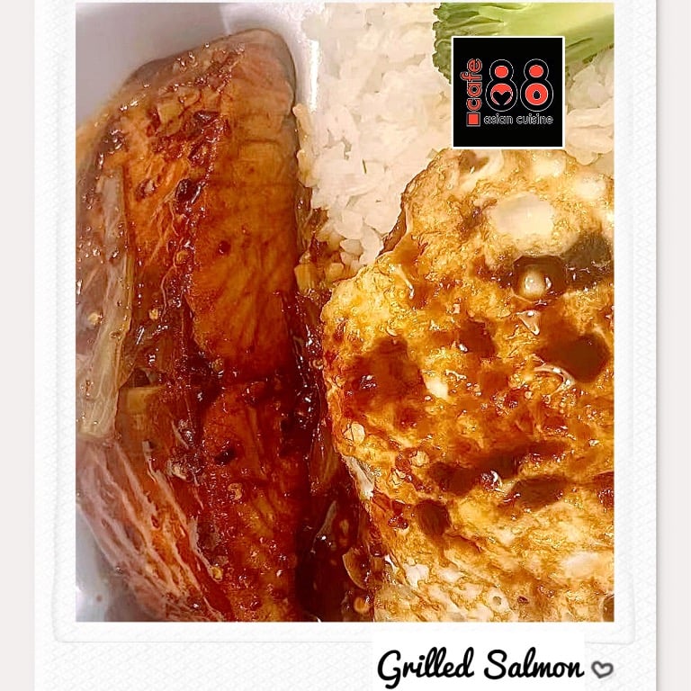 S11. Grilled Salmon