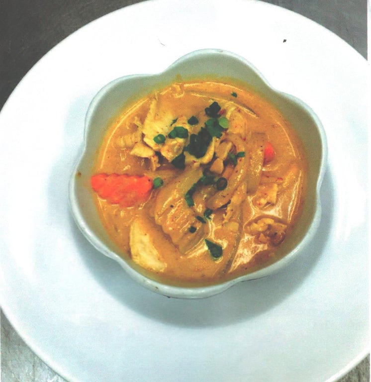 L9.  Yellow Chicken Curry Lunch Image