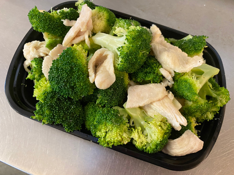 114. Steamed Chicken w. Broccoli