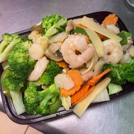 D6. Steamed Shrimp w. Mixed Vegetables