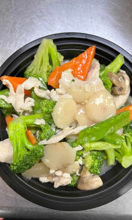 C 6. 蘑菇鸡片 Moo Goo Gai Pan