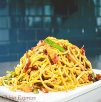 C8 Pork Lo Mein Combo叉烧捞面