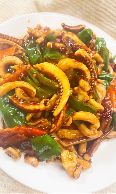 17. Calamari w. Chili Sauce 香辣鱿鱼