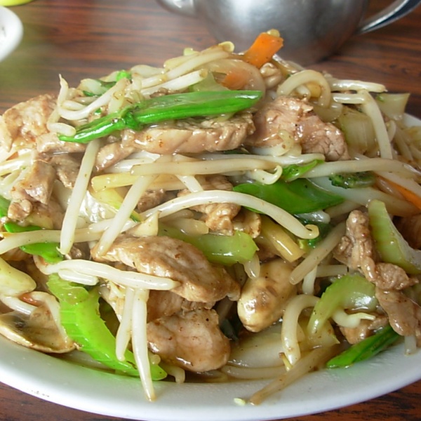 C1. CHICKEN CHOW MEIN