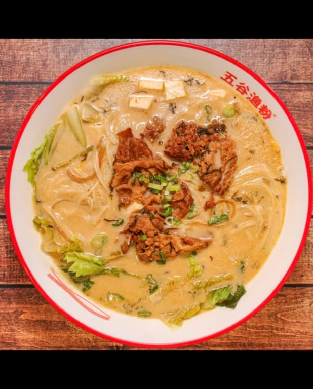 Noodle Soup with Sliced Beef 原味浓汤肥牛粉