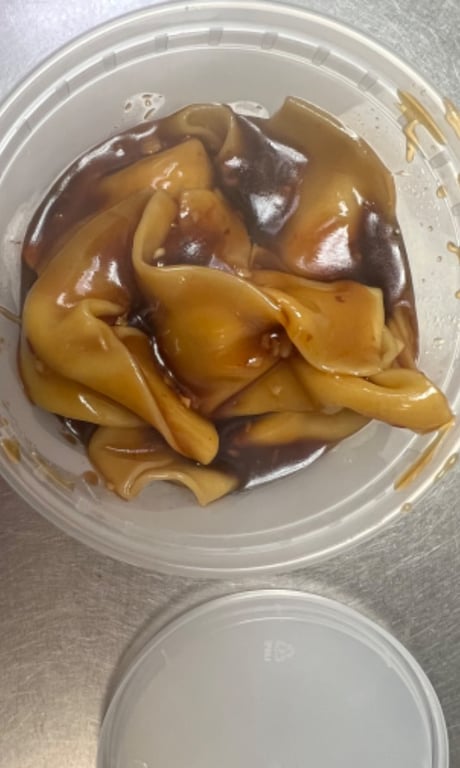 15. Wonton with Garlic Sauce 鱼香云吞