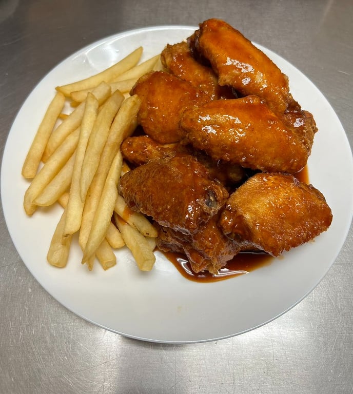 SP10. 10 Pcs Buffalo Wing w/ French Fries 水牛城鸡翅 + 薯条