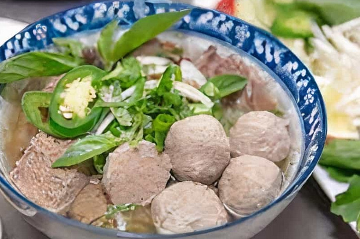 P3. Pho Bo Vien (Meatballs)