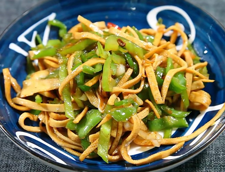 3. 尖椒干豆腐 Tofu Skin with Green Pepper