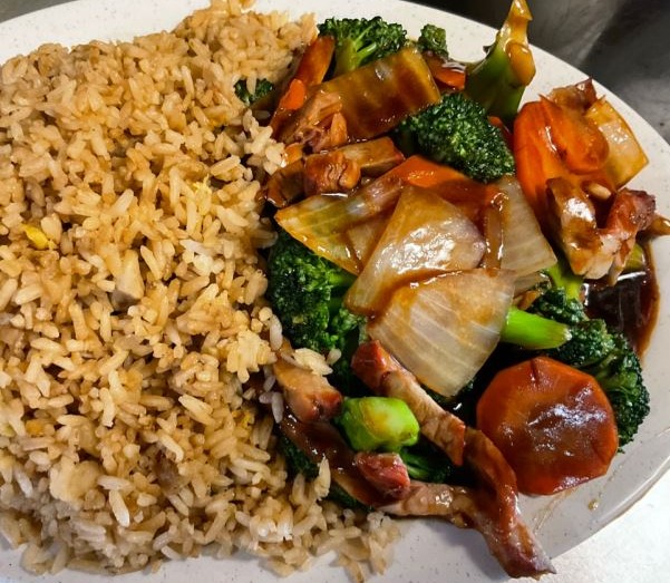 C17. BBQ Pork with Broccoli 芥兰叉烧