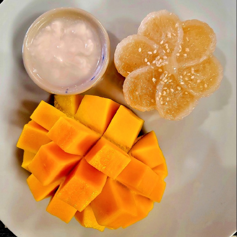 Sweet Mango with Sticky Rice