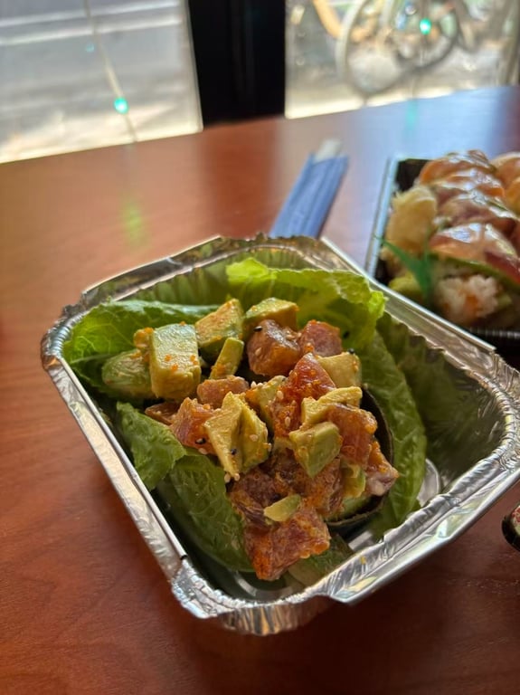 J25. Spicy Tuna Avocado Salad