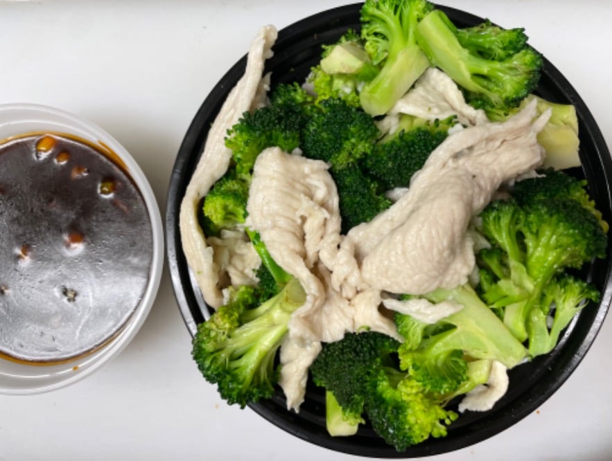 125. Steamed White Meat Chicken w. Broccoli <br>水煮芥兰白肉鸡