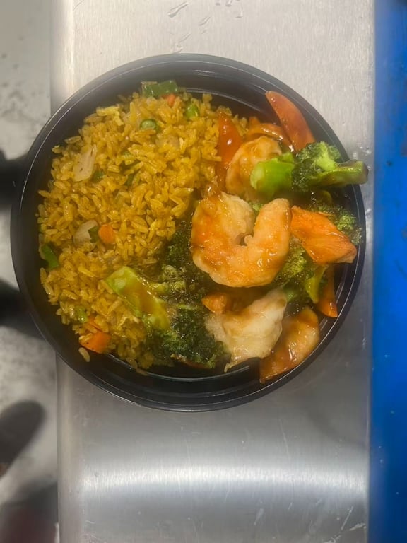 L12. Shrimp with Broccoli