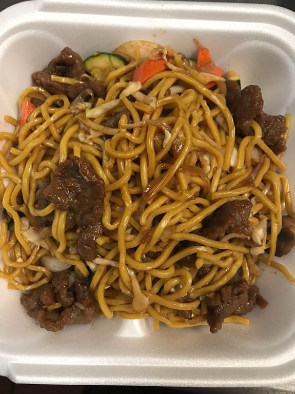 LM4. Beef Lo Mein 牛捞面 Image