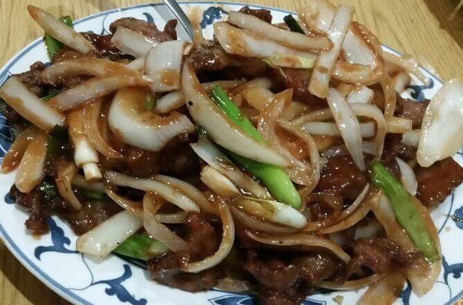 B06. 葱爆牛肉 Mongolian Beef