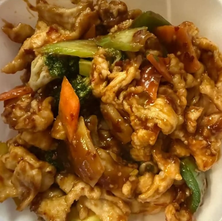 L17. Hunan Chicken
